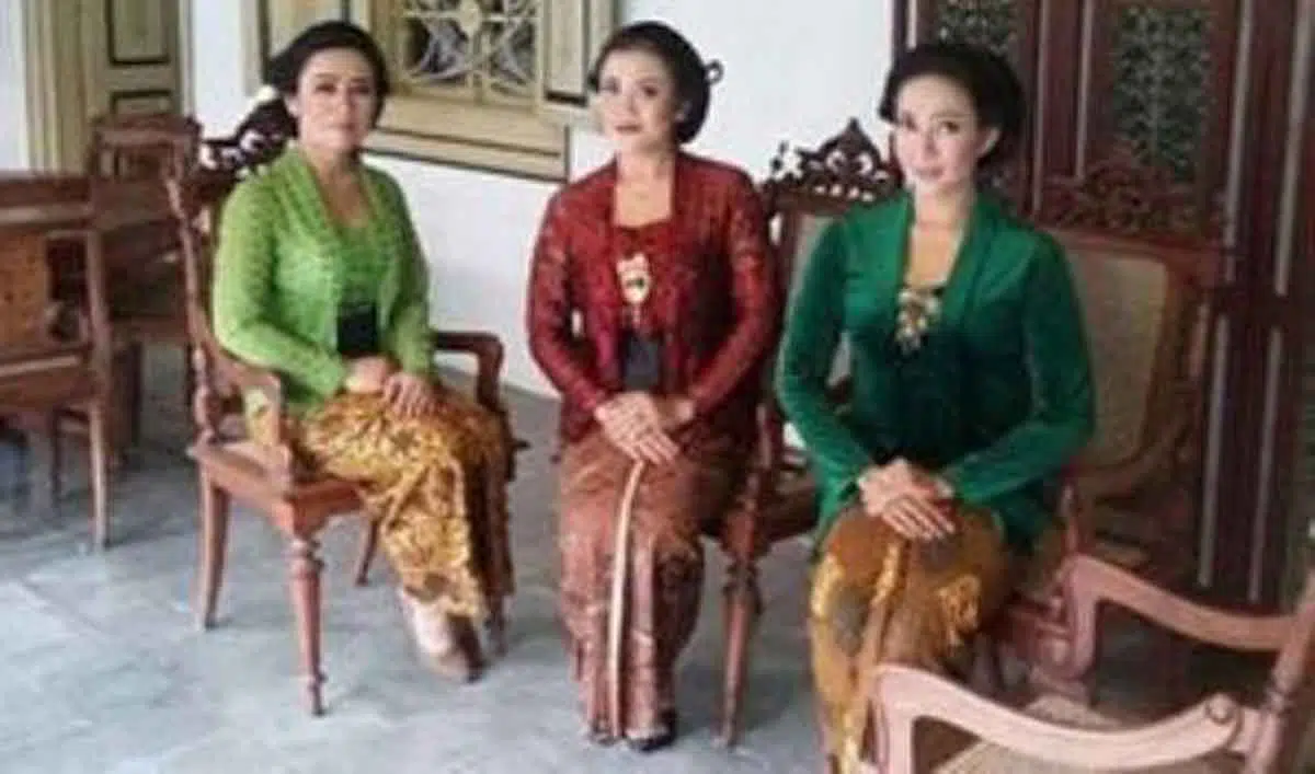 5 Etika Pakai Kebaya