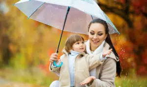 Begini Tips Liburan di Musim Hujan Bersama Anak