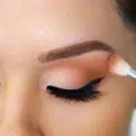 4 Cara Bikin Eye Makeup Tak Luntur untuk Pemilik Kelopak Mata Berminyak