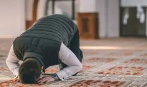 7 Syarat Dibolehkannya Anda Lakukan Salat Qasar
