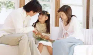8 Cara Mudah Melatih Anak Berpikir Positif pada Orang Lain