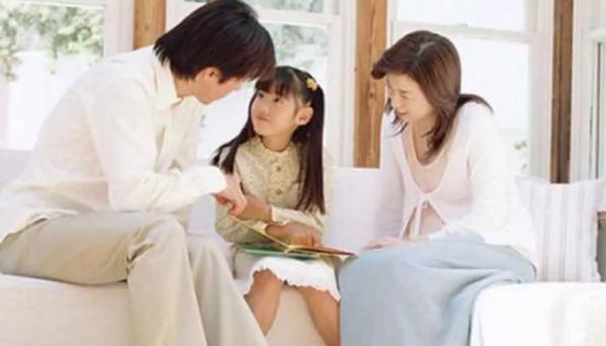 8 Cara Mudah Latih Anak Berpikir Positif pada Orang Lain