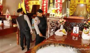 Antisipasi Teror Jelang Imlek, Polres Sumenep Sterilisasi Klenteng