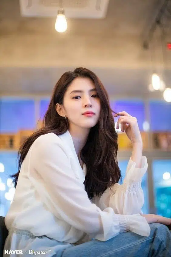 Model Rambut Wanita Panjang Sedikit Bergelombang
