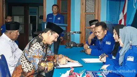 Gus Acing Serahkan Formulir Bacabup ke Partai Demokrat Sumenep