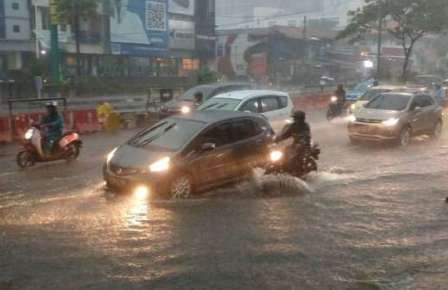 Hati-hati! Kenali Bahayanya Hydroplaning saat Musim Hujan