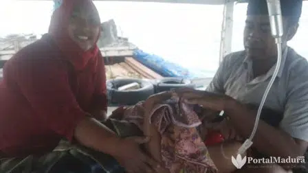 Warga Pulau Sapudi Lahirkan Bayi di Atas Perahu Saat Cuaca Ekstrem