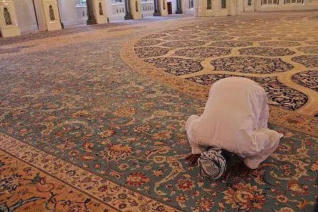 Ini Niat dan Tata Cara Salat Hajat