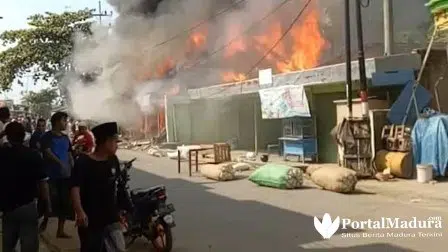 Kebakaran Landa Sebuah Ruko di Sampang