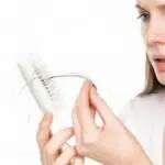 Kenapa Rambut Rontok Setelah Melahirkan? Ini Alasannya