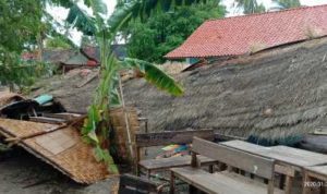 Cuaca Ekstrem, SDI Darul Ubudiyah Ambruk dan RS Apung Terdampar di Kepulauan Sumenep