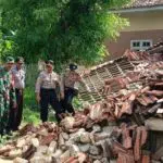 Rumah Roboh Rata dengan Tanah Timpa Tujuh Anggota Keluarga