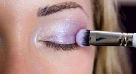 5 Jenis dan Fungsi Kuas untuk Makeup Mata