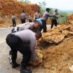 Longsor, Akses Jalan Lingkar Utara Sumenep Ditutup