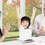 4 Cara Efektif Dalam Memuji Anak