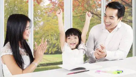 4 Cara Efektif Dalam Memuji Anak