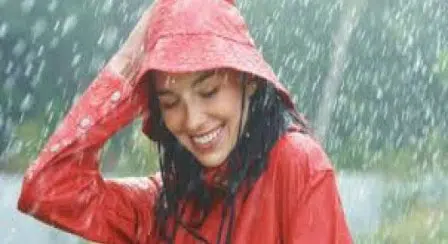 Rawat Kulit Saat Musim Hujan dengan 6 Cara Ini