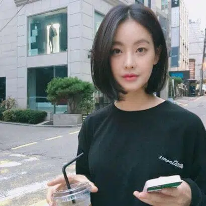 Model rambut pendek wanita bob asimetris