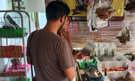Pedagang Keluhkan Harga Cabai Melambung