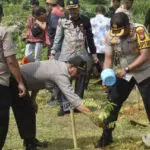 Polres Sumenep Tanam 10.000 Pohon