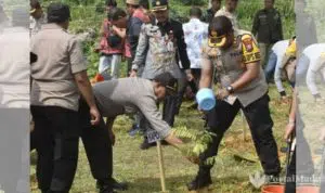 Polres Sumenep Tanam 10.000 Pohon