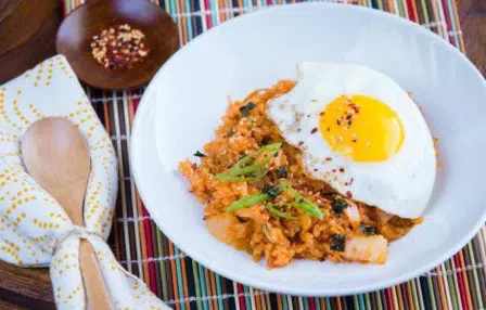 Resep Kimchi Bokkeumbap, Nasi Goreng Ala Korea yang Lezat