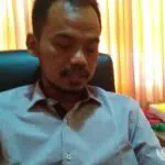 Perempuan Berseragam Mirip PNS Sebar Kalender Bacabup, Bawaslu Sumenep Segera Kirim Surat ke Bupati