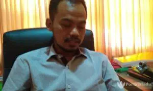 Perempuan Berseragam Mirip PNS Sebar Kalender Bacabup, Bawaslu Sumenep Segera Kirim Surat ke Bupati