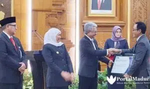 Terima Penghargaan Pengawasan Keuangan, Bupati Pamekasan Ini Pertama Sebelumnya Belum Ada