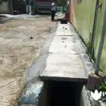 Warga Protes Kegiatan ADK, Tutup Saluran Air Retak-retak
