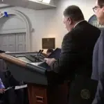 Video-Sanksi Ekonomi Baru AS terhadap Iran di tengah Penolakan terhadap Opsi Militer