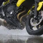 Wajib Cek 4 Hal Ini pada Ban Motor Ketika Musim Hujan