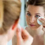 Hapus Makeup dengan 5 Langkah Ini