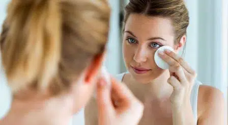 Hapus Makeup dengan 5 Langkah Ini