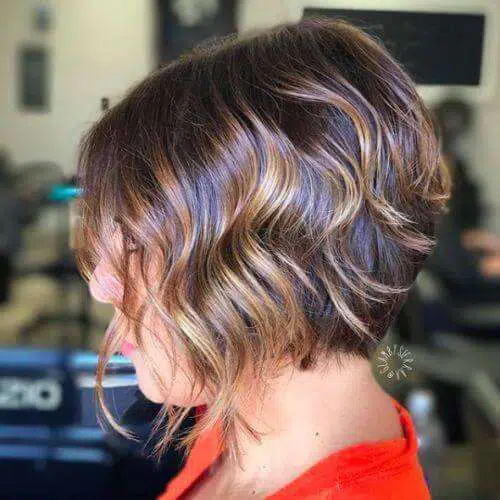 model rambut Bob Hair Cut dengan Ujung Berombak