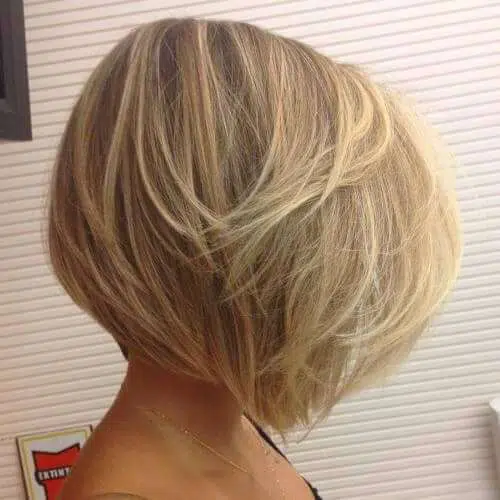 model rambut pendek Graduated bob