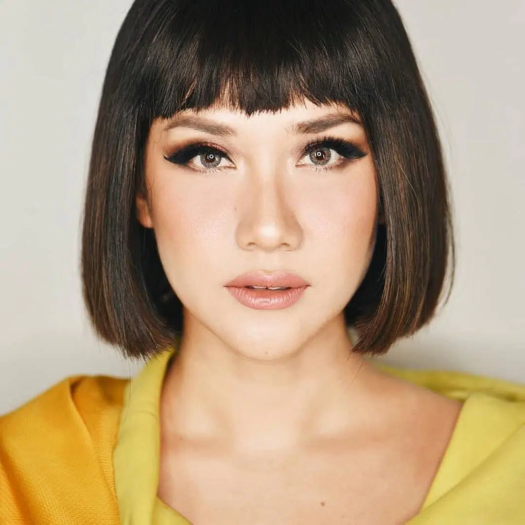 model rambut pendek bob berponi