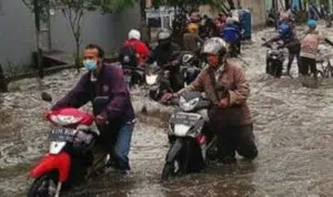 Motor Mogok Terendam Banjir, Lakukan 6 Hal Ini