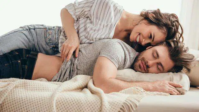 6 Cara Foreplay agar Pasangan Anda Makin Bergairah