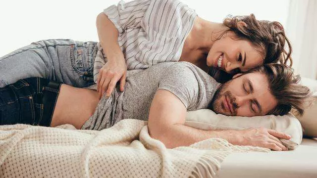 6 Cara Foreplay agar Pasangan Anda Makin Bergairah