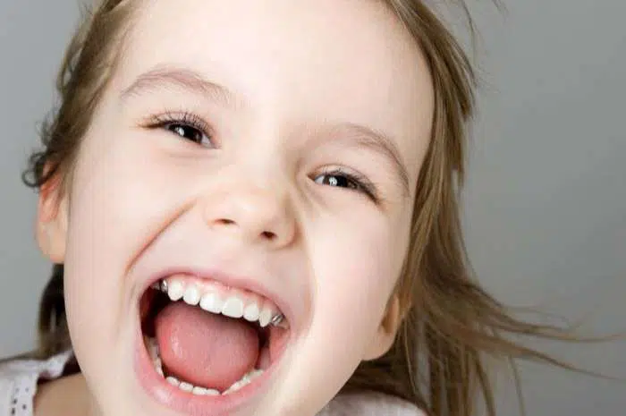 5 Cara Merawat Gigi Bayi agar Tetap Sehat