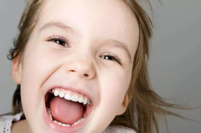 5 Cara Merawat Gigi Bayi agar Tetap Sehat