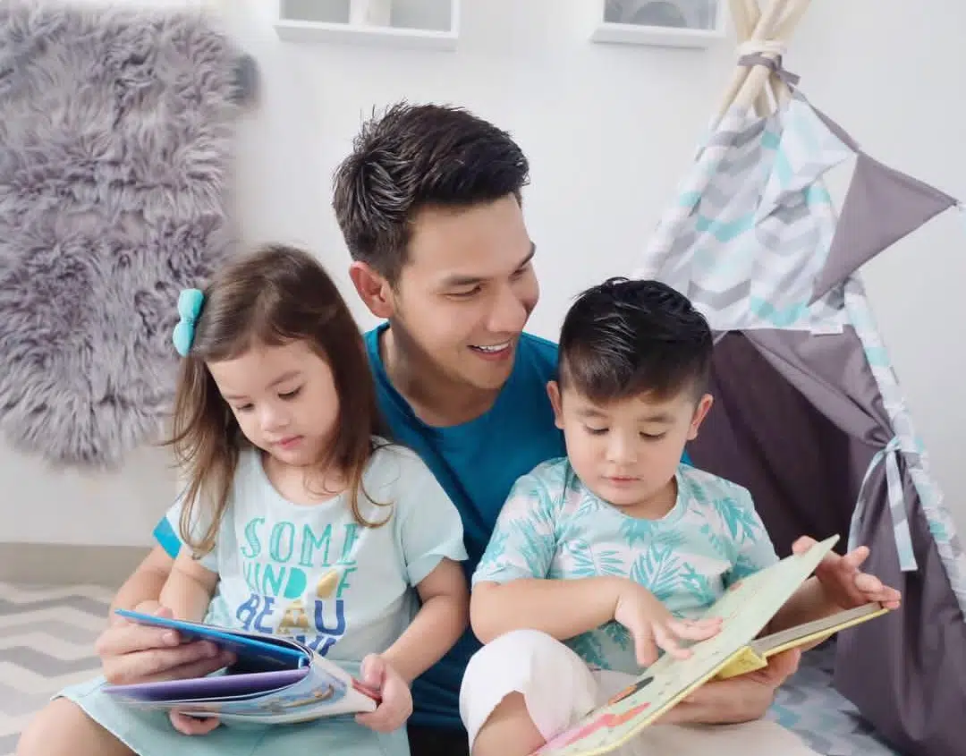 Punya Anak Kembar, Ini 4 Cara Mendidiknya