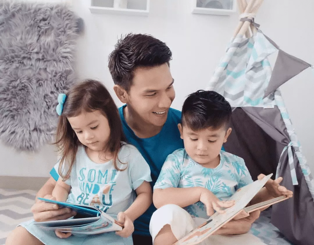 Punya Anak Kembar, Ini 4 Cara Mendidiknya