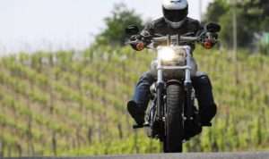 3 Cara Touring Sendirian Pakai Motor yang Aman dan Nyaman