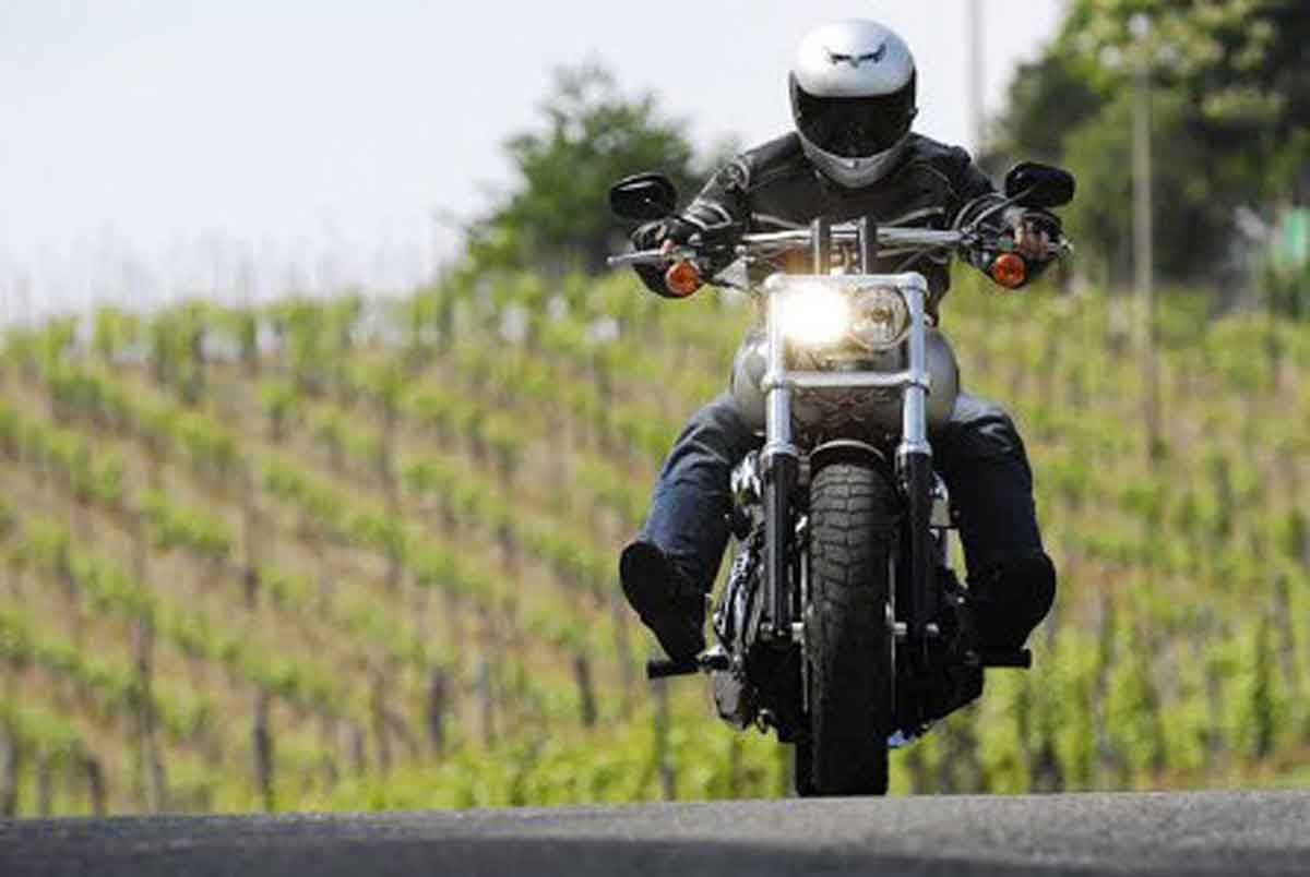 3 Cara Touring Sendirian Pakai Motor yang Aman dan Nyaman