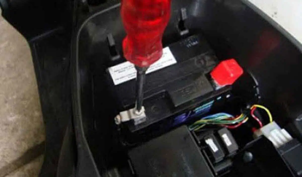 5 Penyebab Aki Motor Cepat Soak