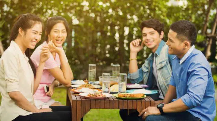 Kenali 5 Zodiak yang Sering Canggung saat Bersosialisasi