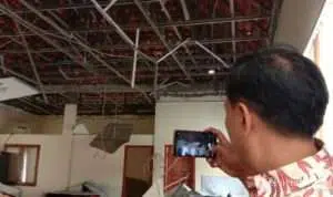 Atap Ruang Kerja DKP Sampang Ambruk