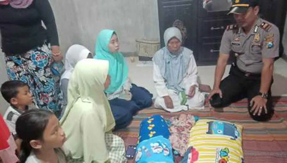 Karyawati Apotek Temukan Tas Hitam Berisi Bayi Depan Gudang Tembakau